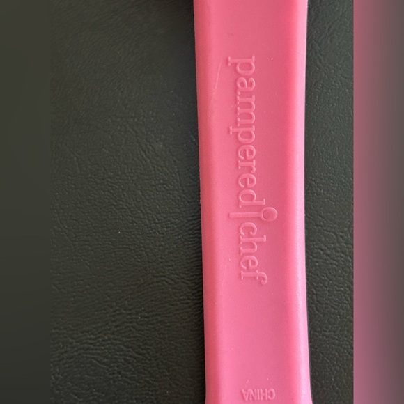 Pampered Chef Pig Spatula Disney Pixar Toy Story 4 Hamm Pancake kitchen tool - Picture 4 of 6